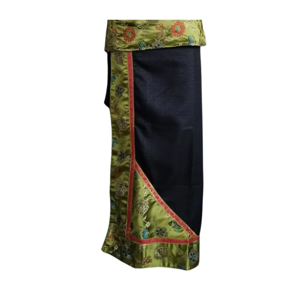 Navy wrapper with olive brocade border and red edging