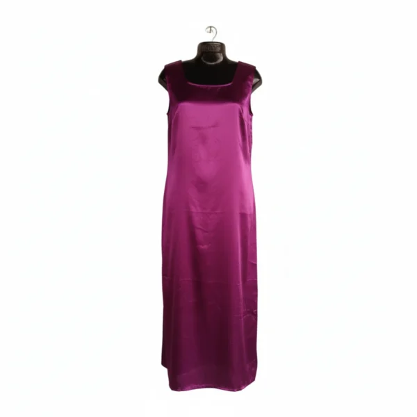 Sleeveless magenta inner dress