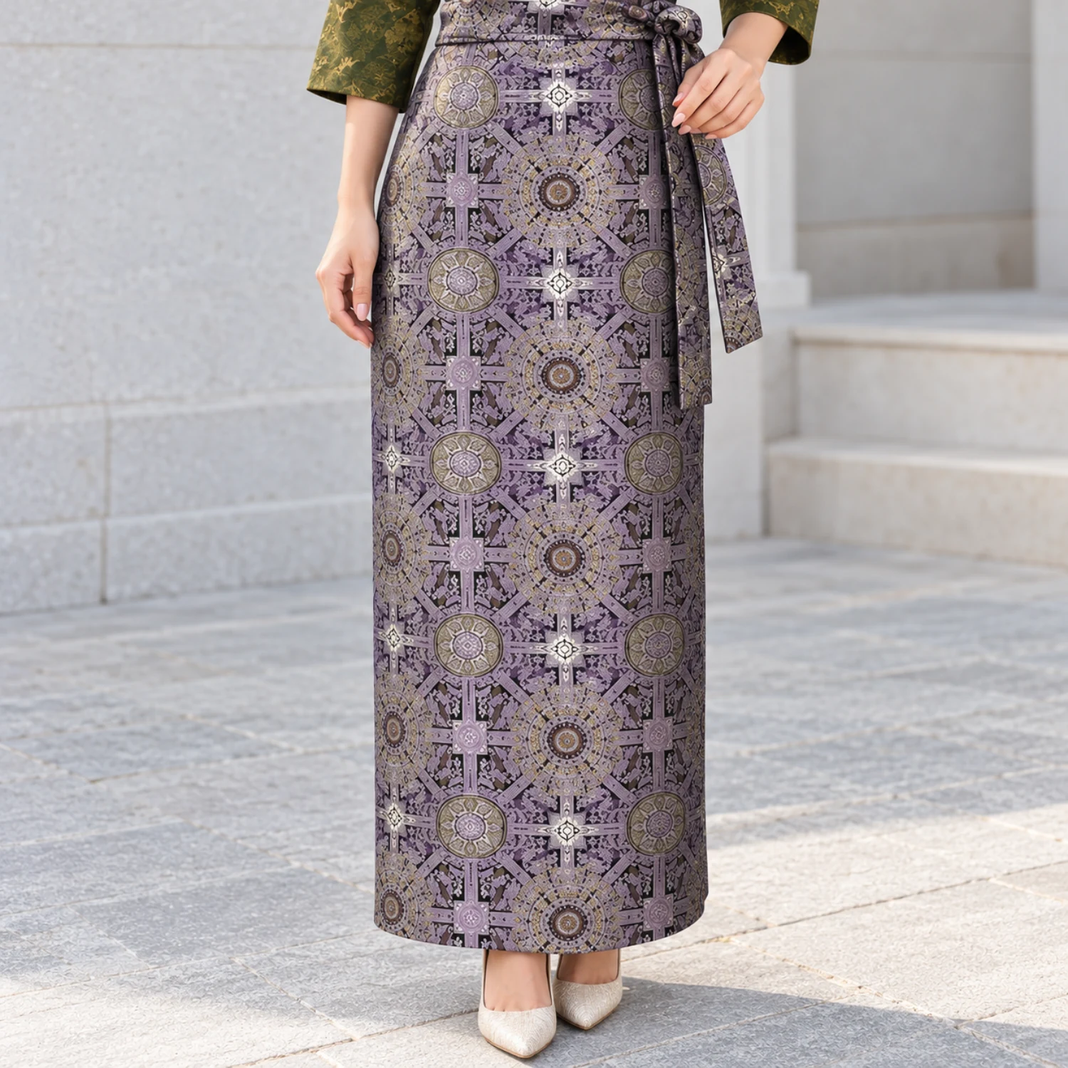Tamang Kuchin Bakhu with Three-Quarter Honju Sleeves 7 Lilac kuchin bakhu skirt with large roundels lower view