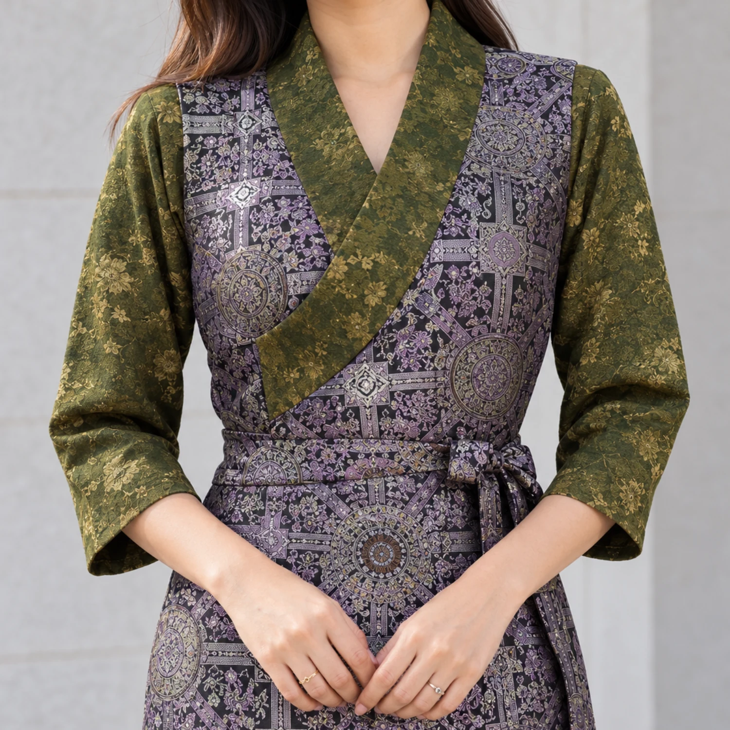 Tamang Kuchin Bakhu with Three-Quarter Honju Sleeves 5 Lilac kuchin bodice with olive honju lapel close up